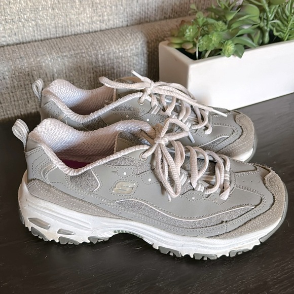 Sketchers D’Lites - Picture 1 of 5
